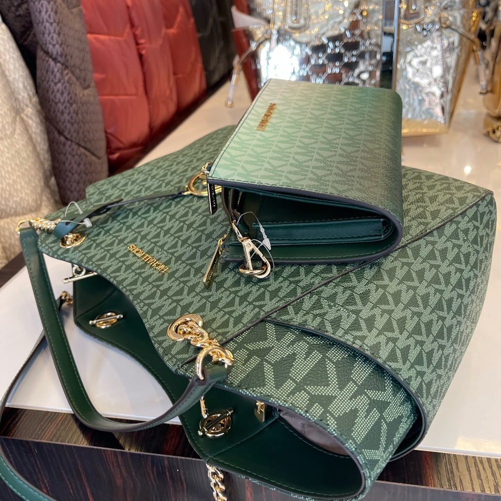 MICHAEL KORS JST Lg Chain Shoulder Tote & Double Zip Wristlet Wallet
Moss
NWT - Picture 12 of 16